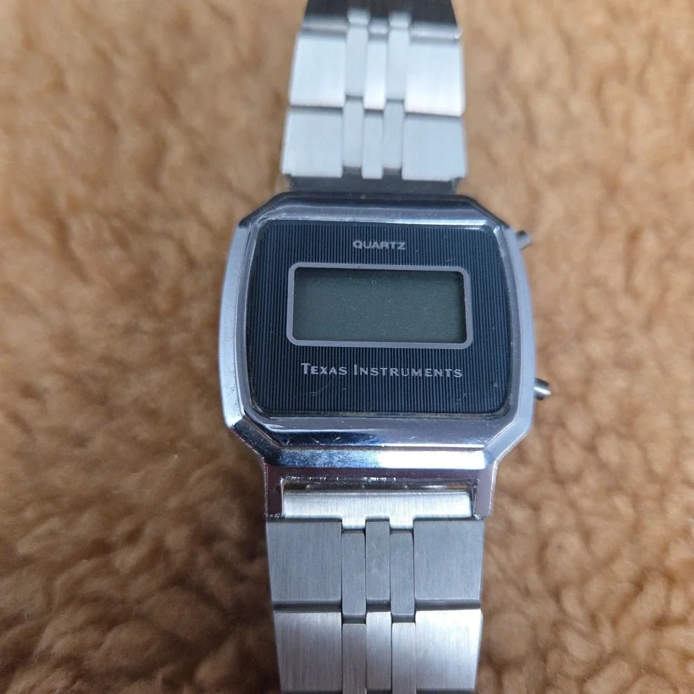 VTG Mens Texas Instruments LCD Steel Tone Quartz Watch - Untested Needs Battery